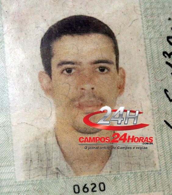 Apreensão de arma e droga a margem da BR-356 no bairro Fundão - Guarus - Carlos Leandro Azevedo de Souza -preso20130830 - (13)