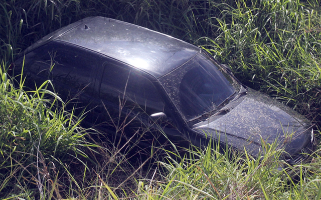 Acidente carro Gol desgverva e cai em uma ribanceira a margem da BR-356 Campos - Itaperuna próximo a Furnas- (12)