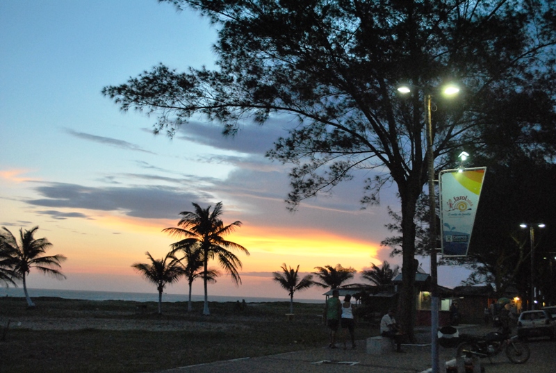 Farol por do sol