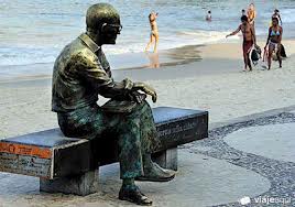 estátua Carlos Drummond de Andrade