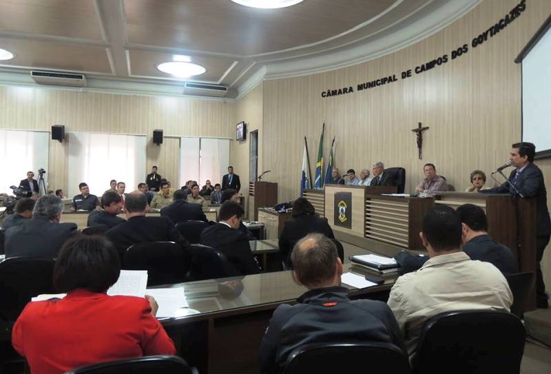 Na foto/arquivo, o vereador Jorge Magal discursa durante Audiência Pública na Câmara de Campos sobre a ilegalidade da cobrança do pedágio  