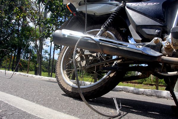 Cabo de aço se rompe e provoca acidente queda de motoboi na Avenida Nilo Paçanha - (25)