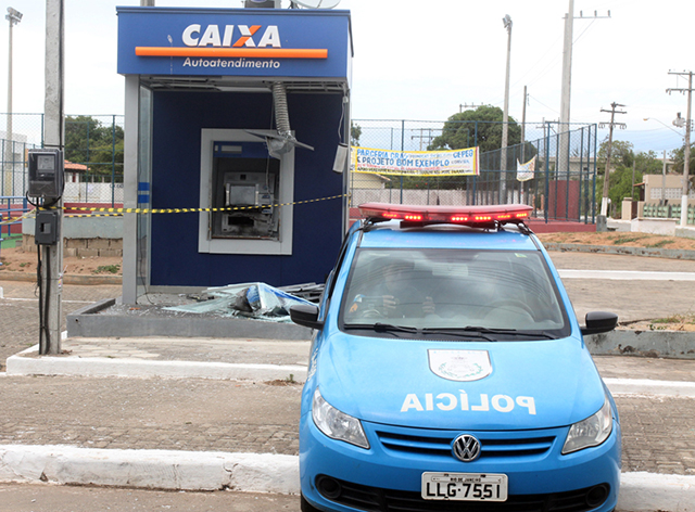 Caixa eletrônico do Banco Caixa Econômica Federal foi arrombado a margem da BR-356 em Cajueiro SJB-   (11)