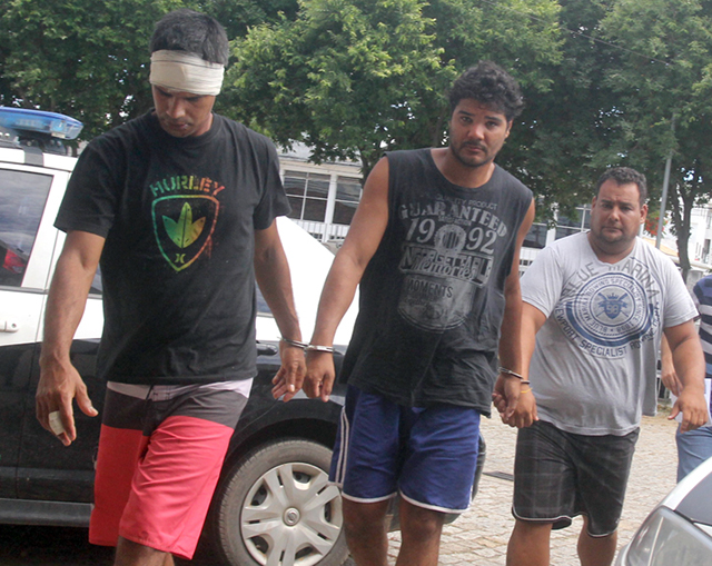 Três homens são presos acusados de agredir GCMC na Praia do Farol - (1)