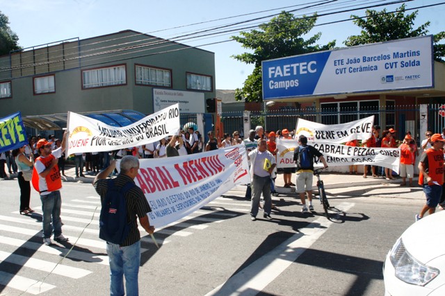manifestação uenf 1903 2