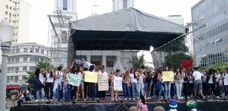 manifestação estudantes 1504 2