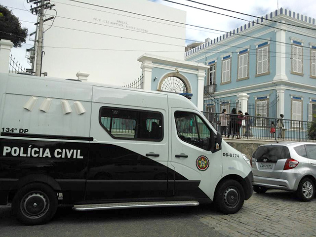 Liceu polícia 1205