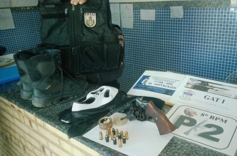 espingarda e mascaras 1405 3