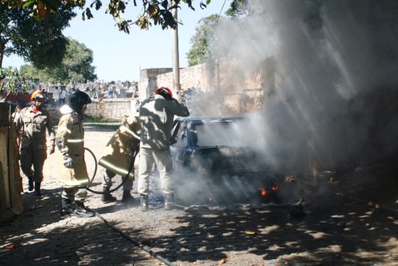 carro fogo 0708 2