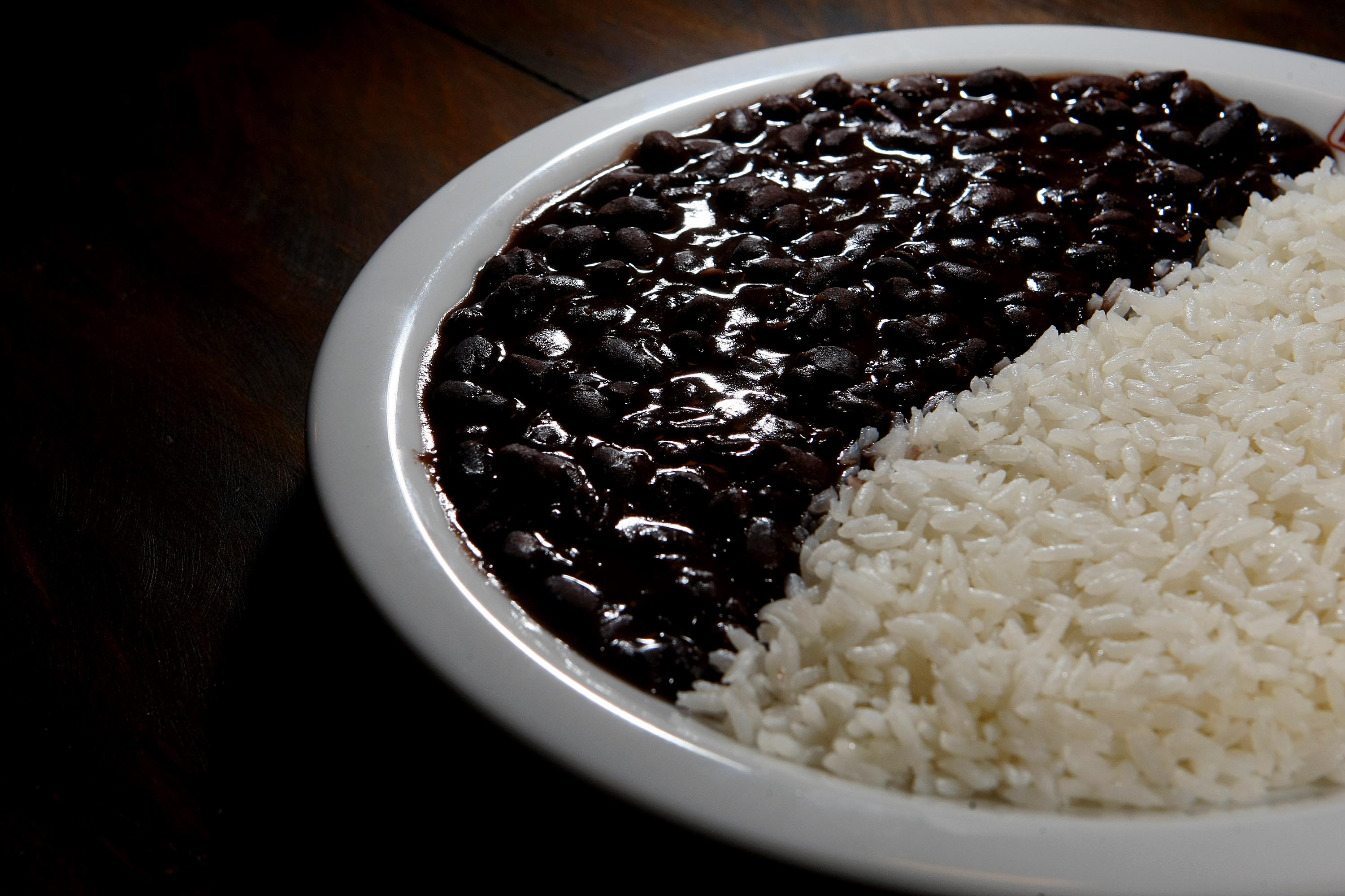 SAO PAULO 21/09/2009 - ECONOMIA OE - Feijao - Arroz - Materia sobre a queda do preco do arroz e do feijao. As imagens foram feitas no restaurante Bolinha. FOTO JONNE RORIZ/AE