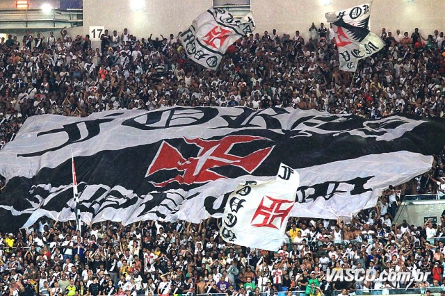 20131124-2156-5-torcida-do-vasco