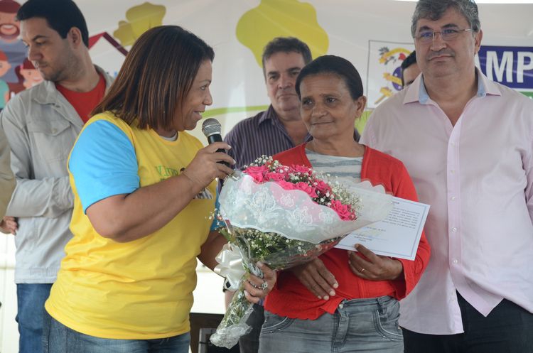 O vereador Mauro Silva marcou presenta na entrega dos titulos de posse