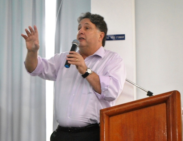 Garotinho seminário