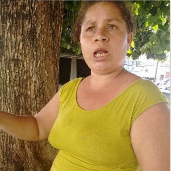 A mãe da criança, a dona de casa Glaciane Reis Teixeira, de 39 anos(Foto: Filipe Lemos)