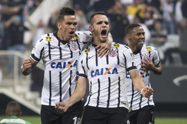 Renato Augusto abriu caminho para a vitória do Corinthians