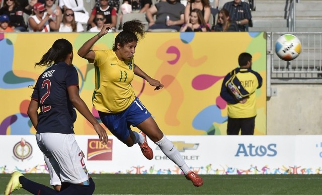 Cristiane marcou cinco gols na vitória brasileira