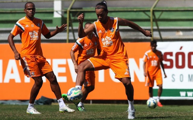 Ronaldinho está confirmado contra o Inter