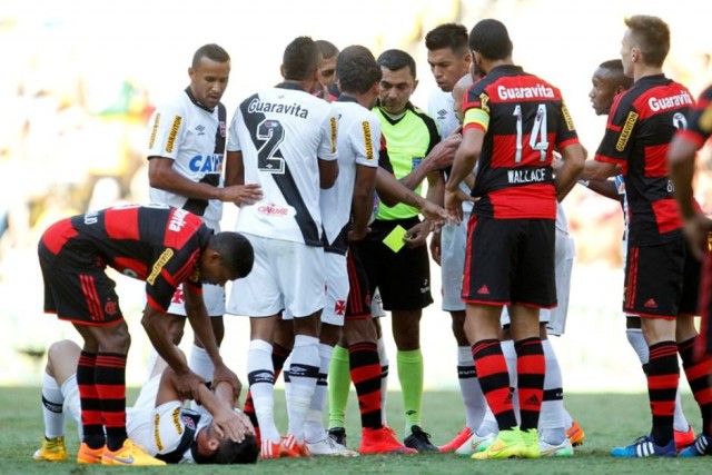 Jogadores saíram insatisfeitos com a arbitragem