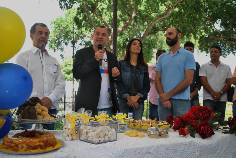 Da esquerda para direita - O presidente da Academia Campísta de Letras, Hélio Coelho, o presidente da Codemca, Wainer Teixeira, a presidente da FMJOL, Patrícia Cordeiro, e o presidente da Associação de Imprensa de Campos, Vitor Menezes