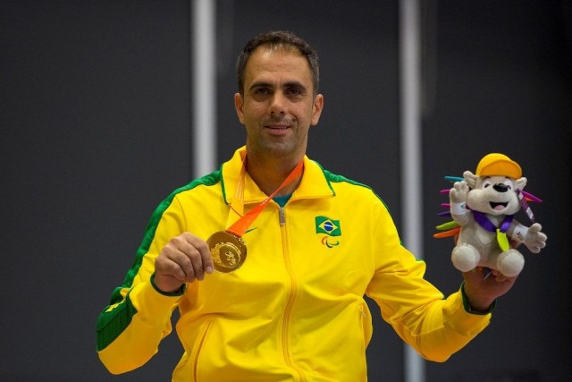 Claudiomiro Segatto levou o ouro na Classe 5 do tênis de mesa