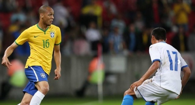 Fabinho será o substituto de Daniel Alves nos jogos de setembro
