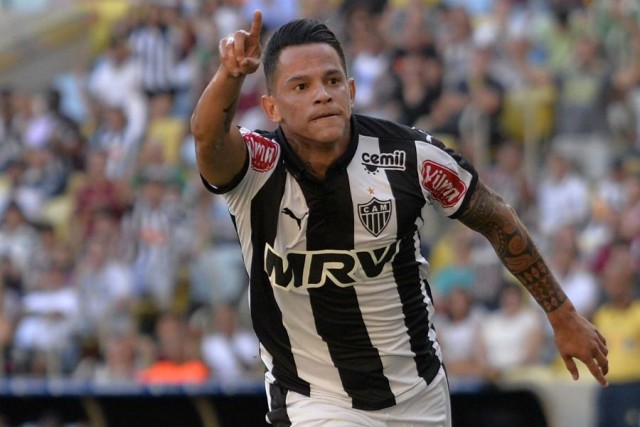 Giovanni Augusto comemora o gol anotado pelo Atlético