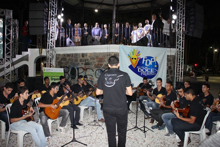 A Orquestra de Violões do Instituto Federal Fluminense (IFF) participou da abertura do FDP