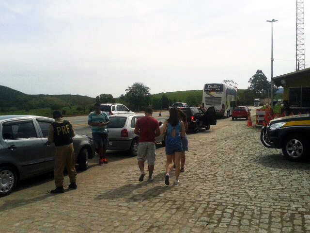 PRF - Cinema Rodoviário - Casimiro de Abreu - Feriado de Nsa Sra Aparecida - 2015 - 00008