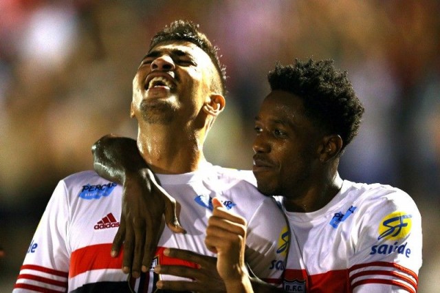Jogadores do Botafogo comemoram vitória sobre São Caetano