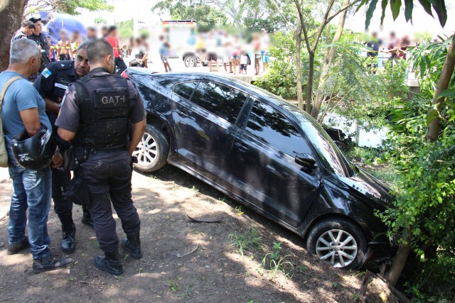 Tentativa de Homicídio na beira valão proximo a Chatuba 10-11-2015 foto Genilson Pessanha  (1)