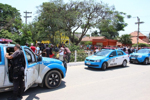 Tentativa de Homicídio na beira valão proximo a Chatuba 10-11-2015 foto Genilson Pessanha  (19)