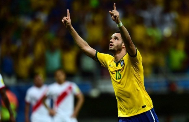 Renato Augusto marcou o seu primeiro gol pela seleção brasileira