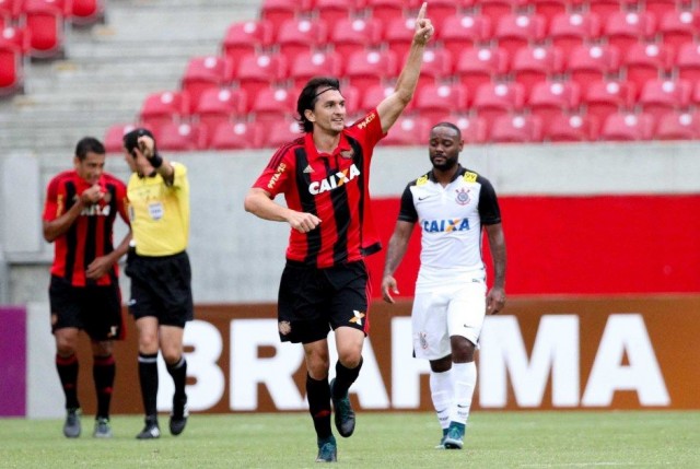 Matheus Ferraz fez o primeiro gol do Sport contra o Corinthians