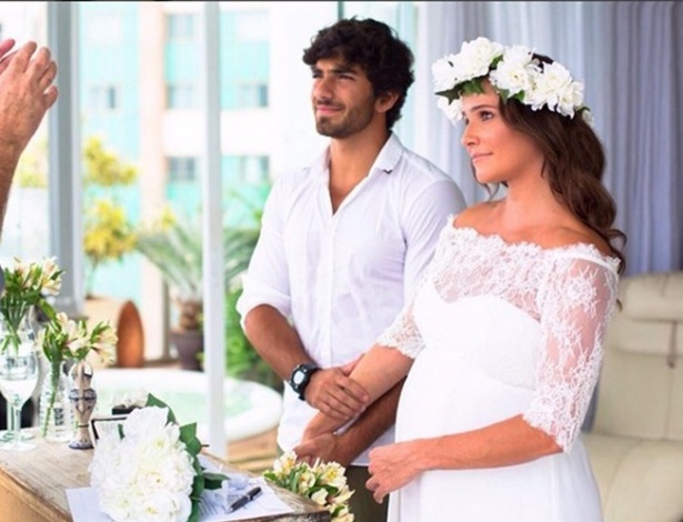 30dez2015---deborah-secco-compartilha-foto-de-seu-casamento-com-hugo-moura-na-imagem-ela-ainda-estava-gravida-da-primeira-filha-do-casal-maria-flor-1451481749324_615x470