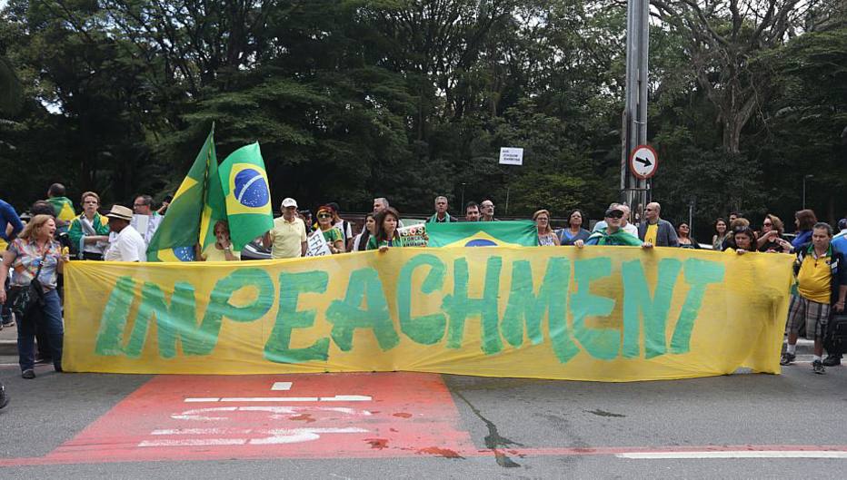 IM0202P  SÃO PAULO  15/11/2014  NACIONAL IMPEACHEMENT  Manifestação contra a presidente Dilma Rousseff , realizada na avenida Paulista . FOTO JF DIORIO  / ESTADÃO CONTEÚDO