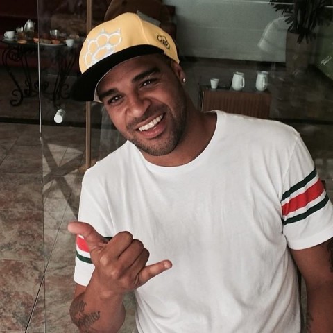 Adriano Imperador não joga desde 2014