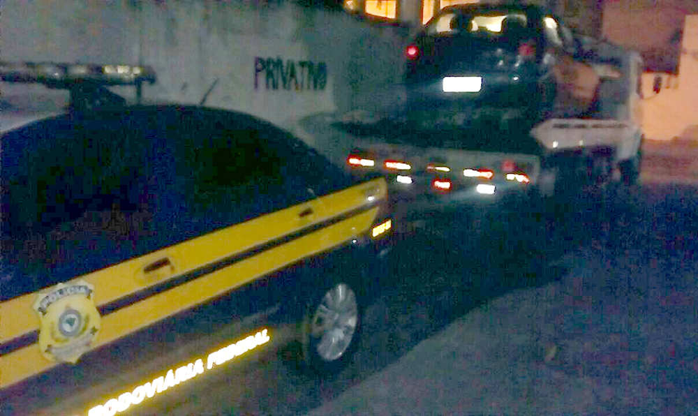 PRF - Carro roubado - BR-101 - Campos - 00001