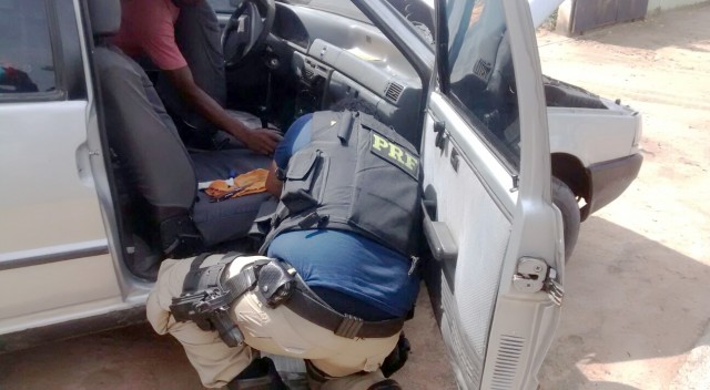 PRF - Carro roubado há 24 anos é recuperado na BR-101