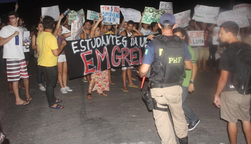 manifestação estudante uenf