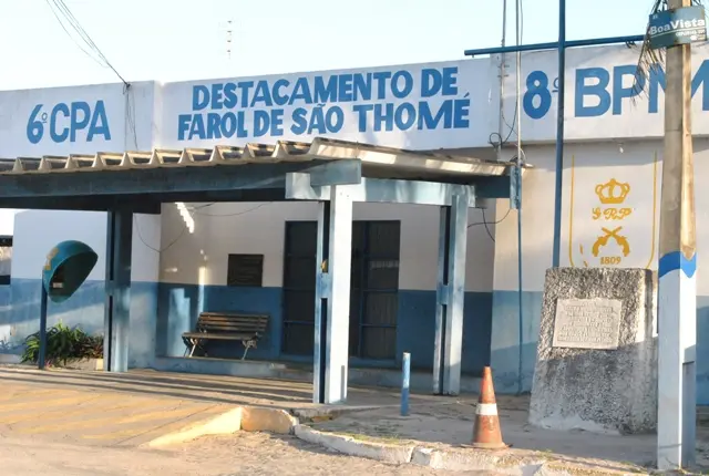 Farol: Bandidos armados rendem casal dentro de casa e roubam dinheiro e jóias