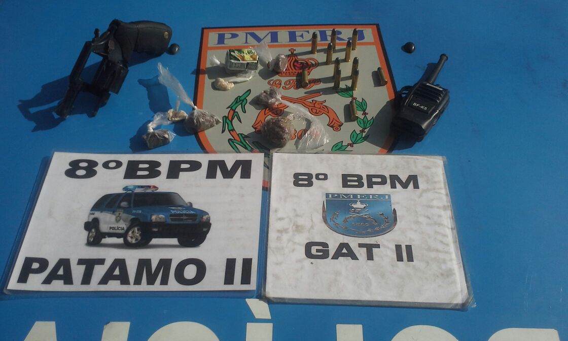Três presos, drogas e arma no Presidente Vargas