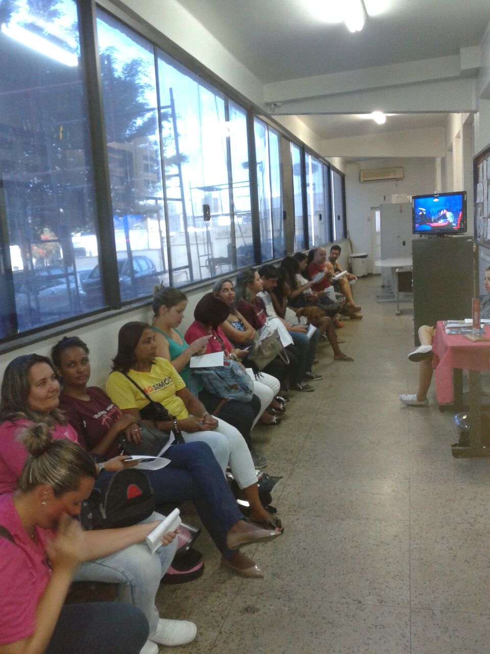 corredor do hemocentro lotado