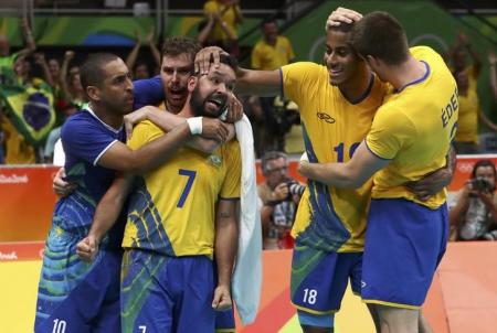 Brasil comemora vitória sobre Argentina