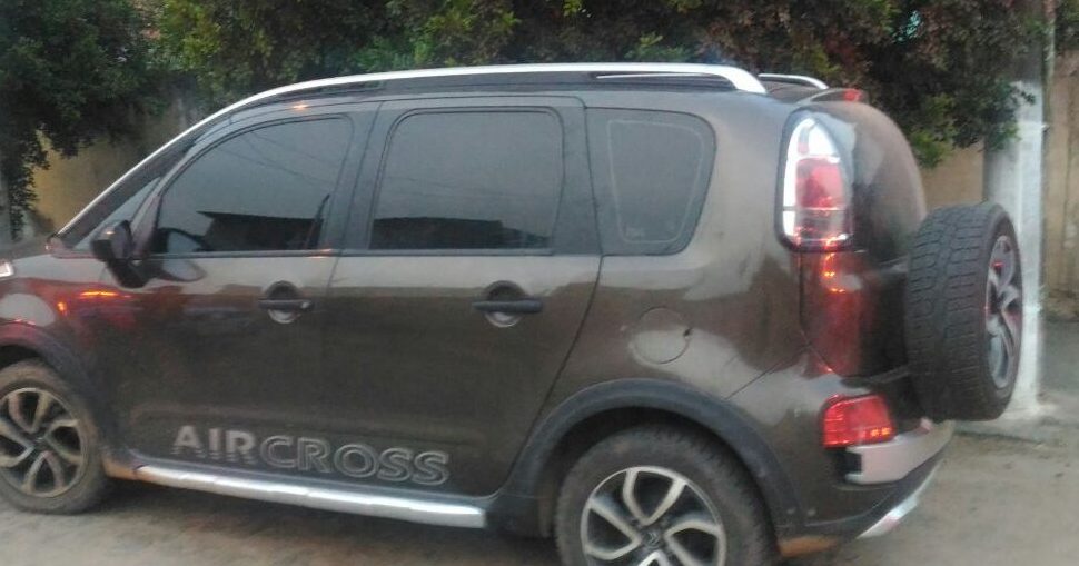 Foragido da justiça é preso com carro roubado