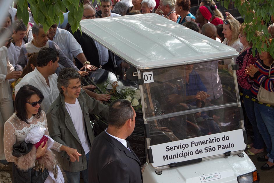 Corpo de Domingos Montagner é enterrado em São Paulo