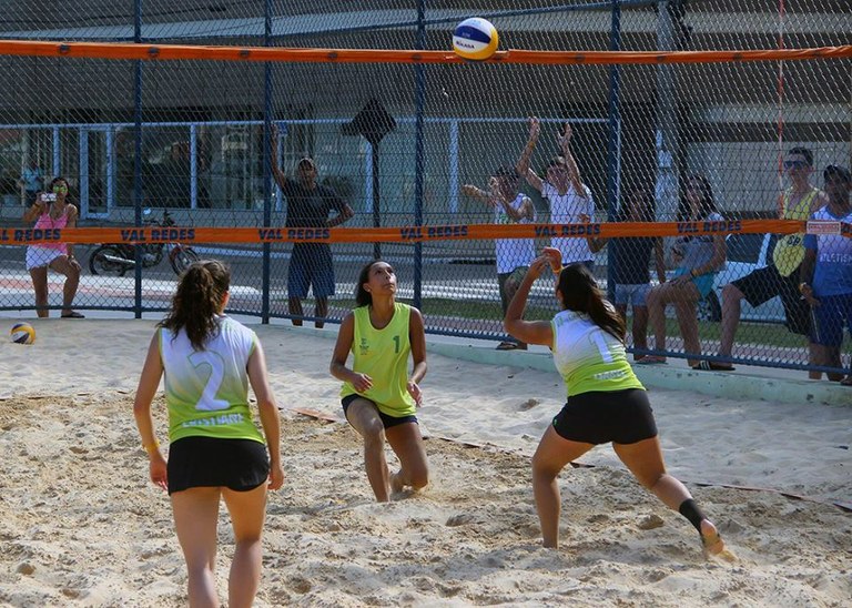 A dupla Júlia e Laura, do Campus Cabo Frio do IFFluminense, estreia na competição