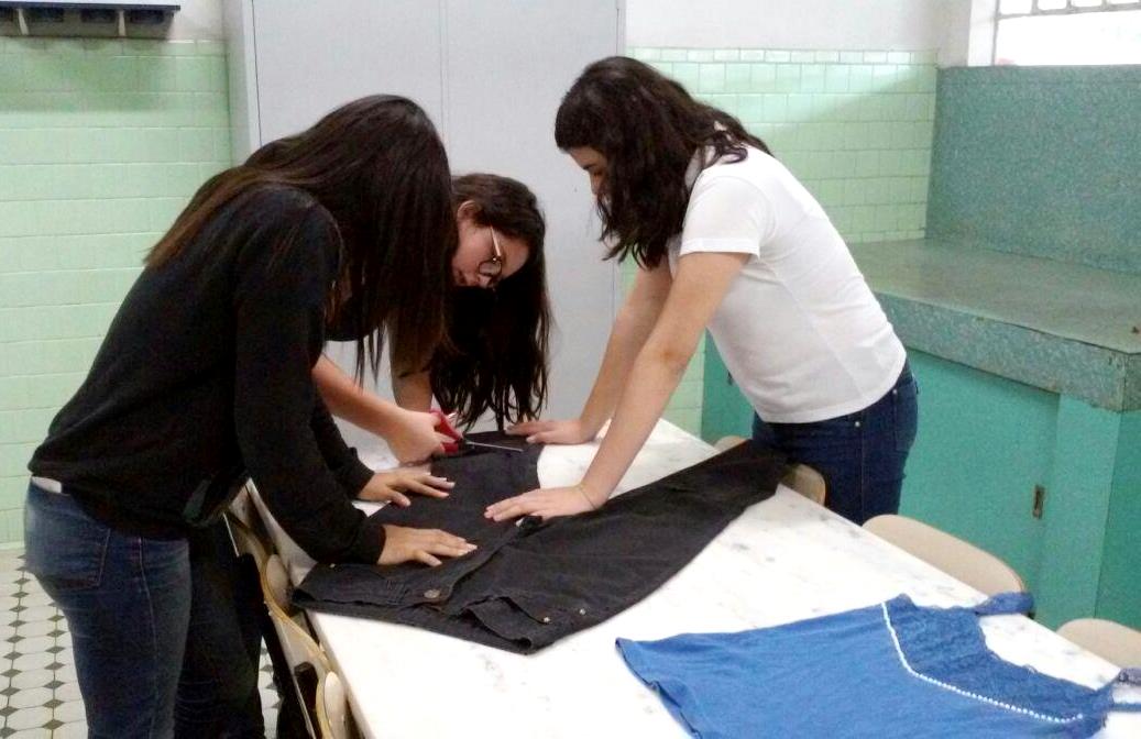 roupas-customizadas-por-estudantes-serao-vendidas-em-bazar-beneficente-1
