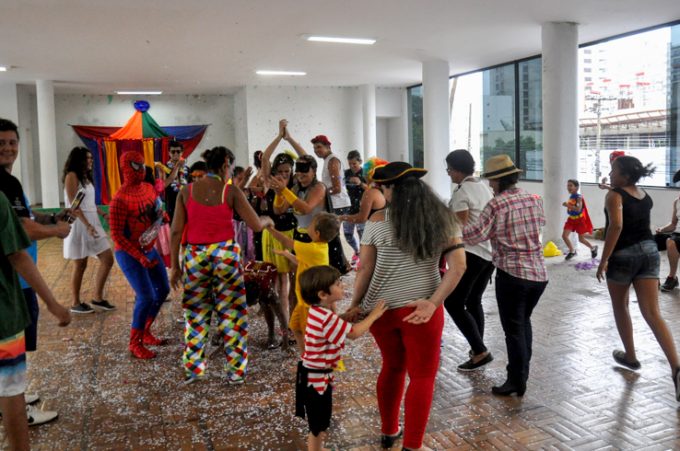 Baile de carnaval encerra a Colônia de Férias do Paraesporte