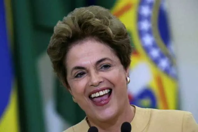 Dilma ganha R$ 17 mil por mês e R$ 6 mi retroativos como anistiada