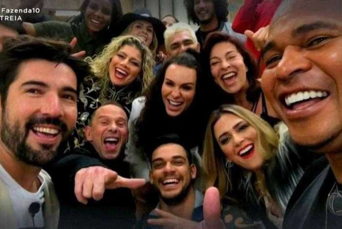 Ex-participante de ‘A Fazenda’ revela tentativa de suicídio após fim do programa
